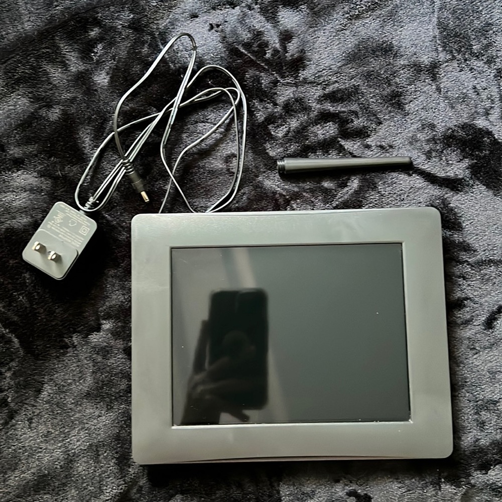 Aluratek Digital Photo Frame